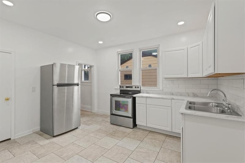 6010 Kenwood Ave, Kansas City, MO 64110