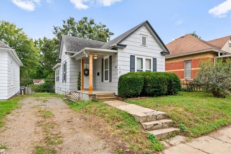 1024 Roosevelt Ave, St Joseph, MO 64505