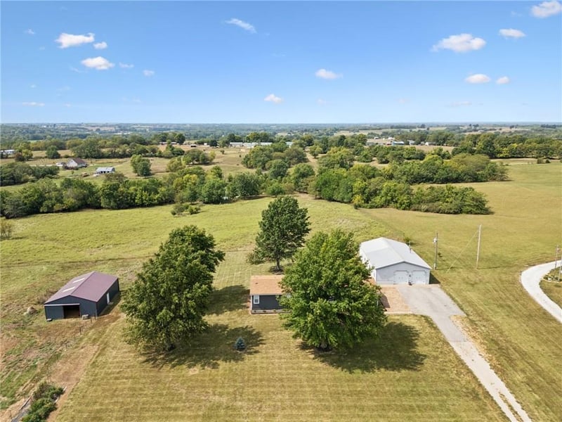 548 NW Uu Hw, Centerview, MO 64019