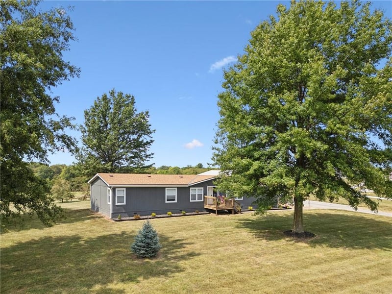 548 NW Uu Hw, Centerview, MO 64019