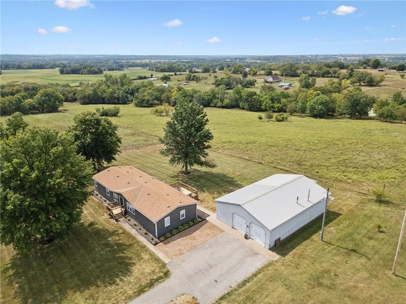 548 NW Uu Hw, Centerview, MO 64019