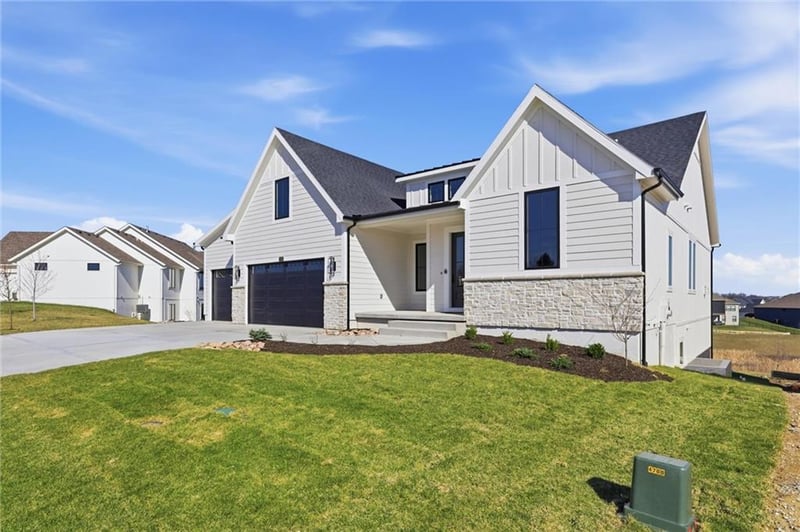 8308 76th Ter, Kansas City, MO 64158