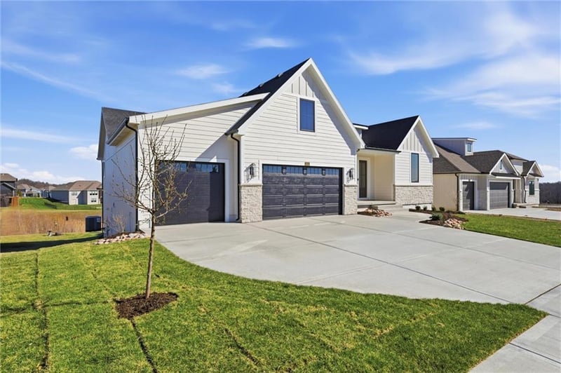 8308 76th Ter, Kansas City, MO 64158