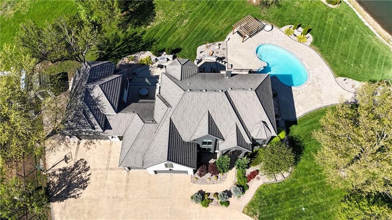 10380 W 179th St, Overland Park, KS 66013
