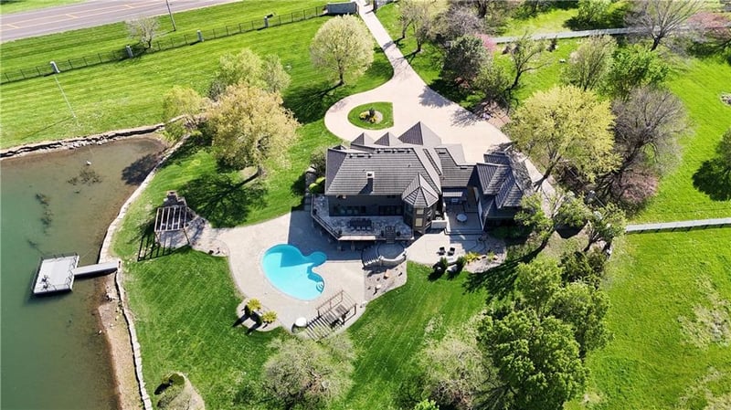 10380 W 179th St, Overland Park, KS 66013