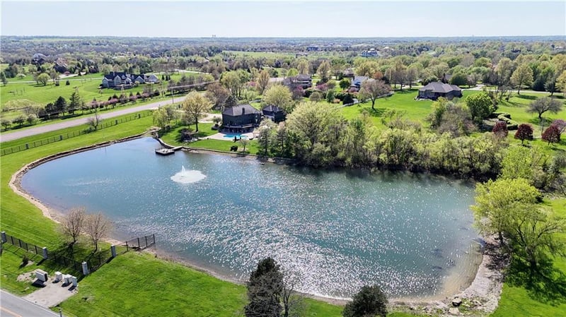 10380 W 179th St, Overland Park, KS 66013