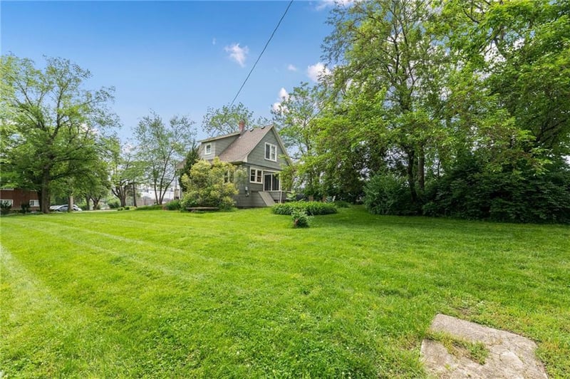 6904 79th St, Overland Park, KS 66204