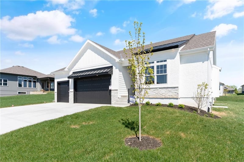 4133 Dearborn Ln, Lee's Summit, MO 64064