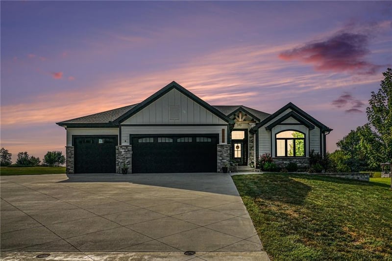 22710 Shadow Ridge Dr, Peculiar, MO 64078