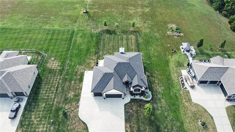 22710 Shadow Ridge Dr, Peculiar, MO 64078