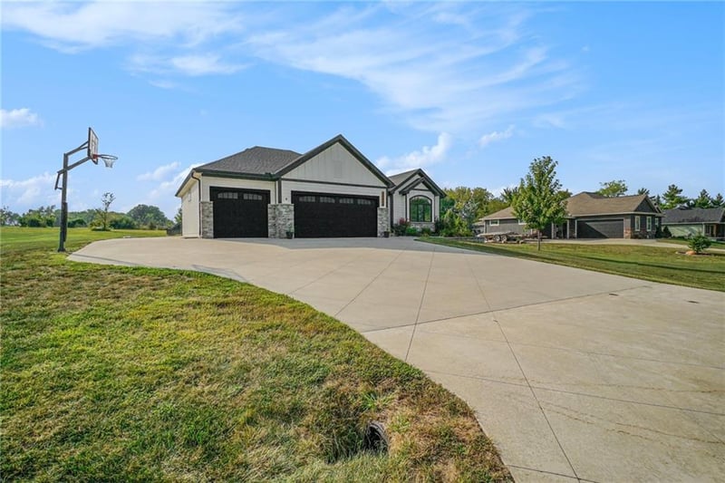 22710 Shadow Ridge Dr, Peculiar, MO 64078