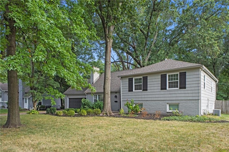 3811 W 98th St, Overland Park, KS 66206