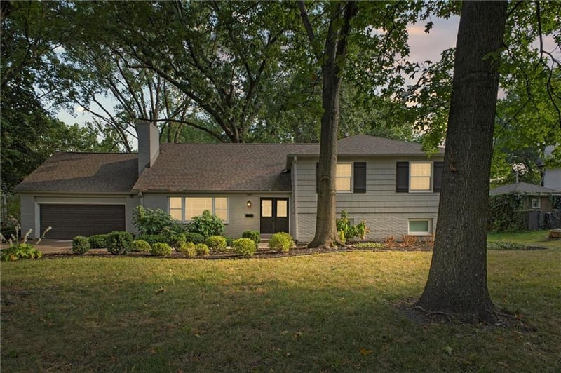3811 W 98th St, Overland Park, KS 66206
