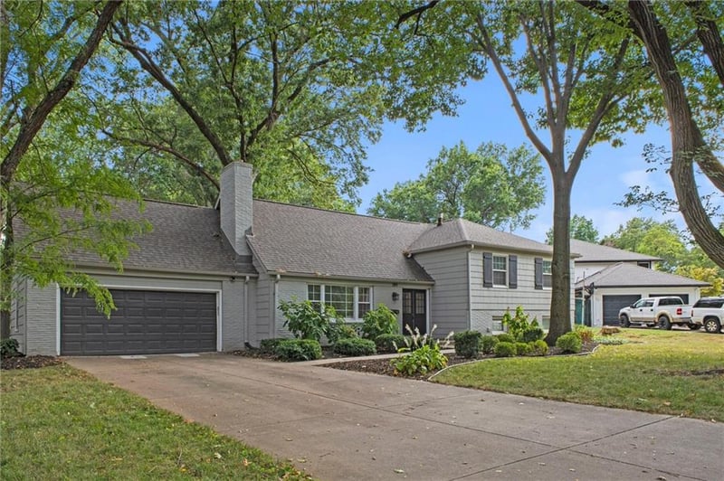 3811 W 98th St, Overland Park, KS 66206