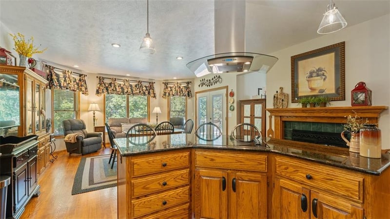 18352 S 1453 Rd, Nevada, MO 64772
