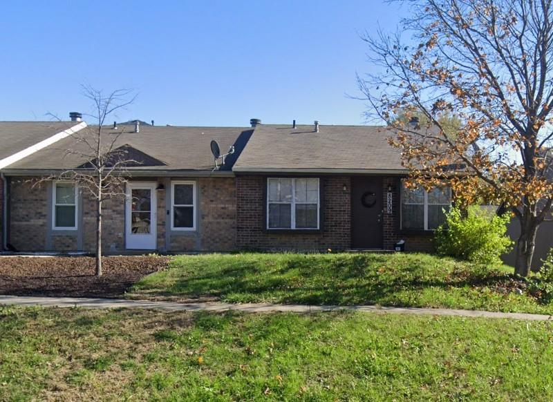 8209 NW Mace Rd, Kansas City, MO 64152