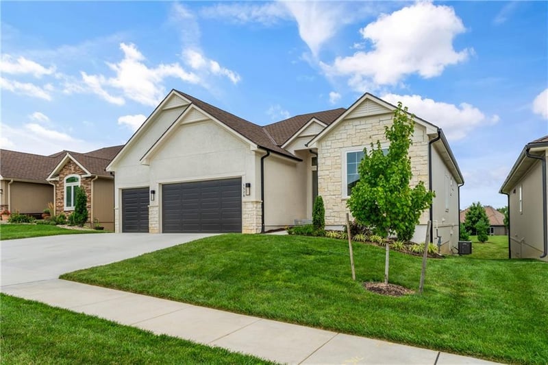 1528 Park Springs Ter, Lee's Summit, MO 64064