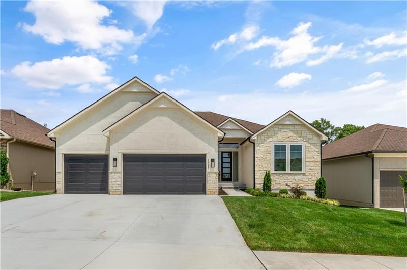 1528 Park Springs Ter, Lee's Summit, MO 64064