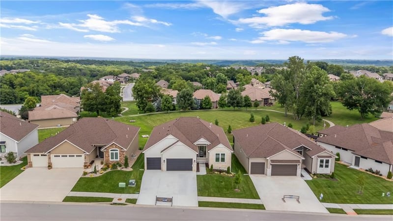 1528 Park Springs Ter, Lee's Summit, MO 64064