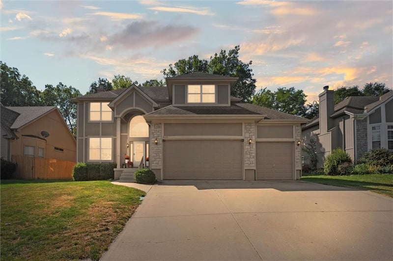 8123 80 St, Kansas City, MO 64152