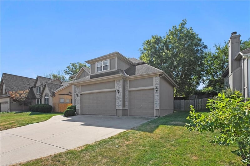 8123 80 St, Kansas City, MO 64152