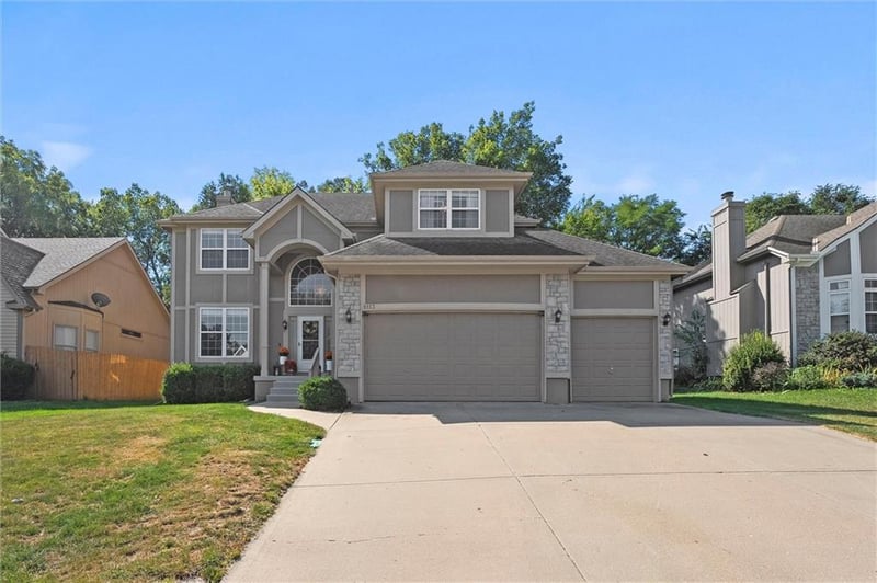 8123 80 St, Kansas City, MO 64152