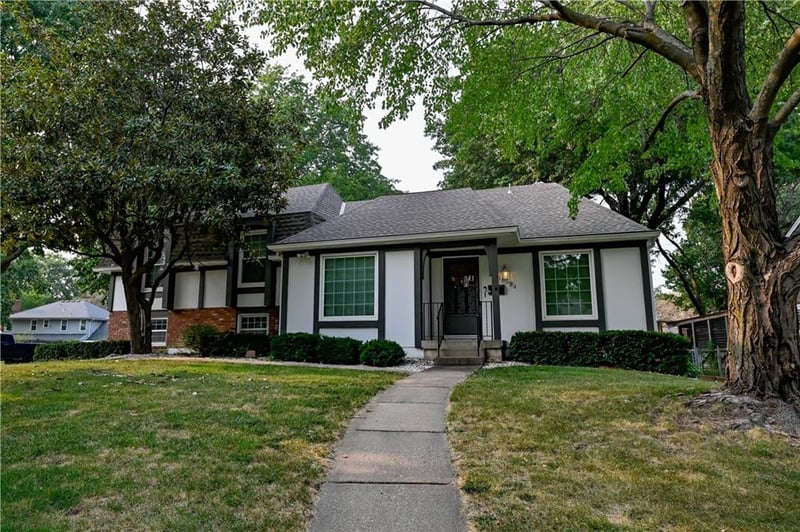 10634 102nd Ter, Overland Park, KS 66214