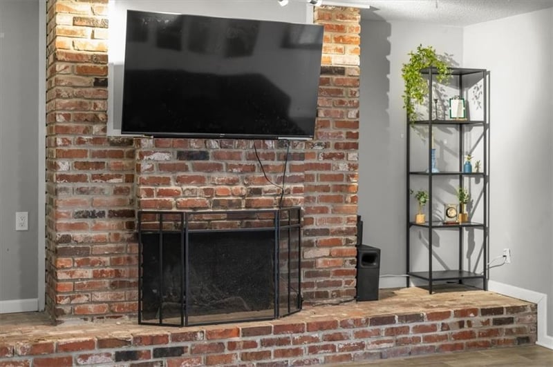 4057 Walnut St #7, Kansas City, MO 64111