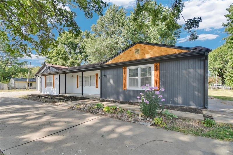 9712 Blue Ridge Blvd, Kansas City, MO 64134