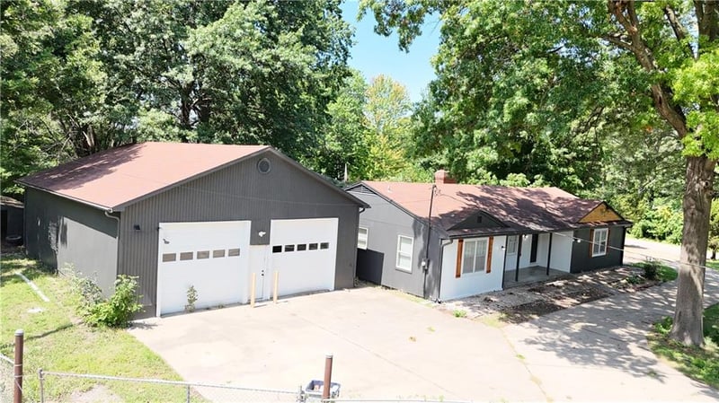 9712 Blue Ridge Blvd, Kansas City, MO 64134