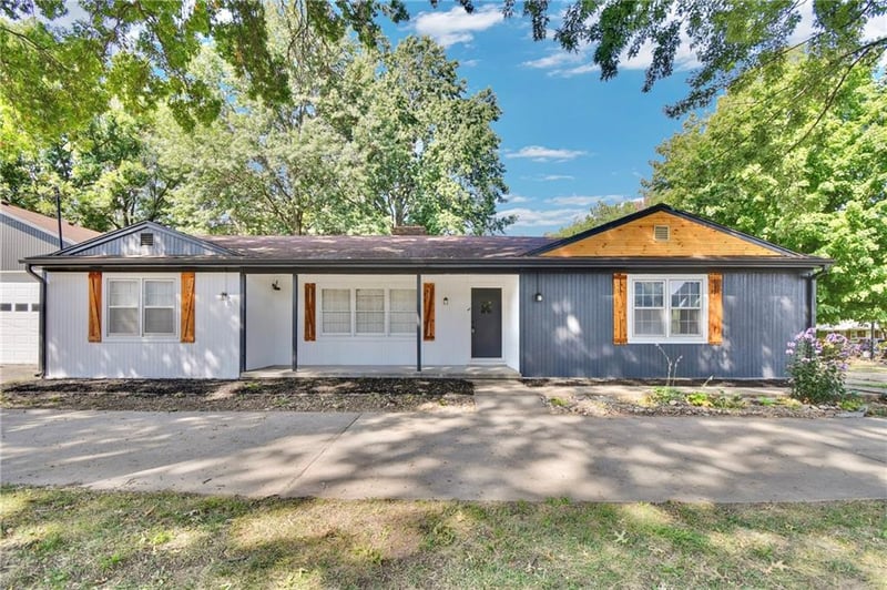 9712 Blue Ridge Blvd, Kansas City, MO 64134