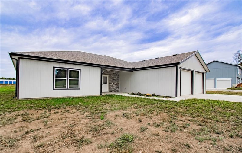 125 171 Rd, Warrensburg, MO 64093