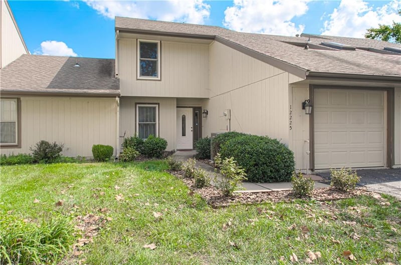 12225 Charlotte St, Kansas City, MO 64146