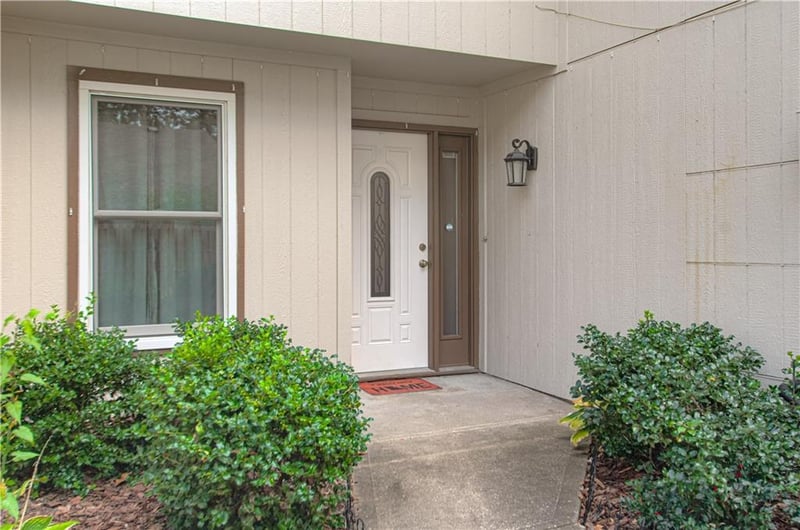 12225 Charlotte St, Kansas City, MO 64146