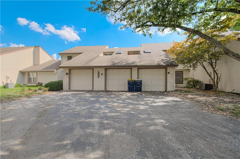 12225 Charlotte St, Kansas City, MO 64146
