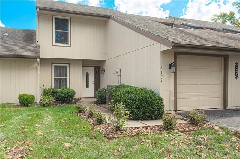 12225 Charlotte St, Kansas City, MO 64146