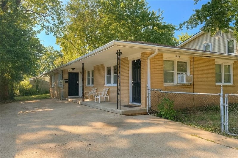 1528 Cedar Ave, Independence, MO 64052