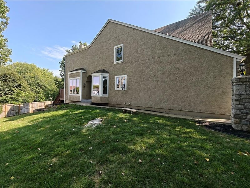 12449 Barkley St, Overland Park, KS 66209