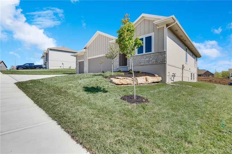 1202 Morgan Dr, Pleasant Hill, MO 64080