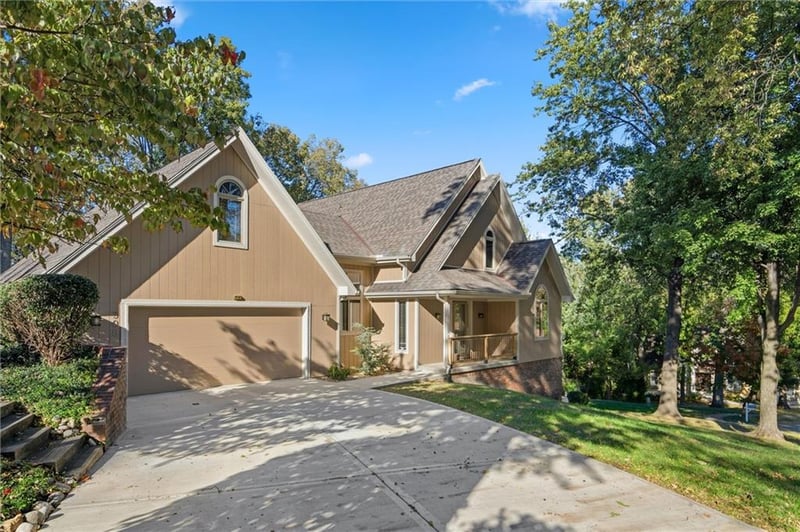 308 NW Briarcliff Cir, Kansas City, MO 64116