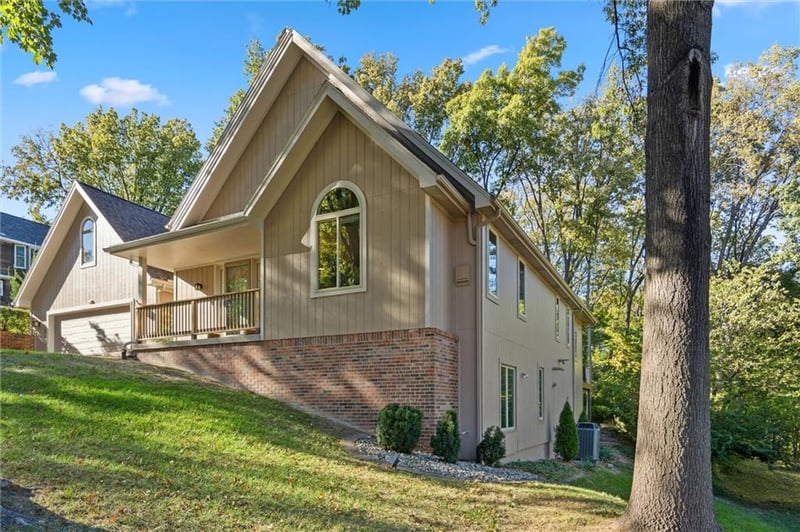 308 NW Briarcliff Cir, Kansas City, MO 64116