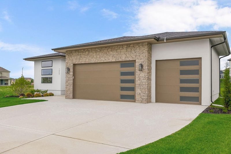 16642 Hall St, Olathe, KS 66062