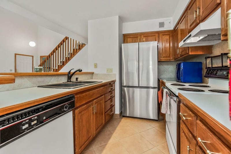 15530 Marty St, Overland Park, KS 66223