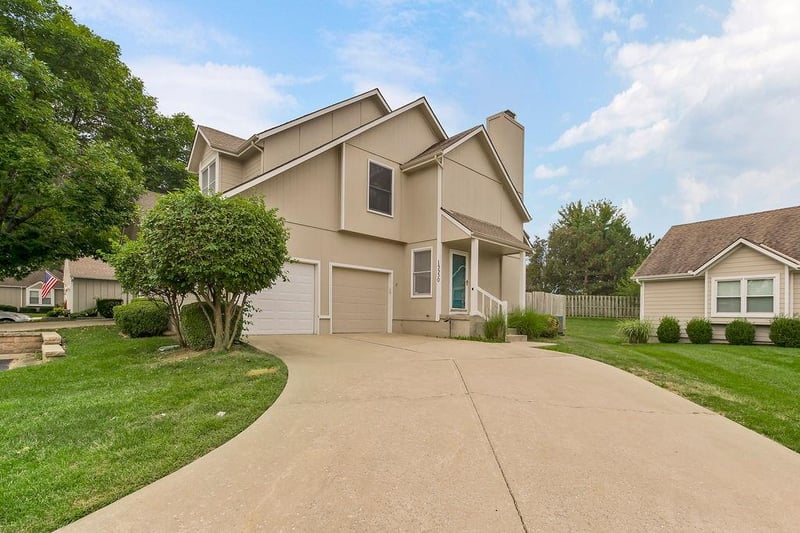 15530 Marty St, Overland Park, KS 66223