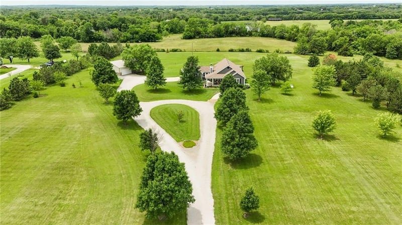 15 E 1700 Rd, Baldwin City, KS 66006