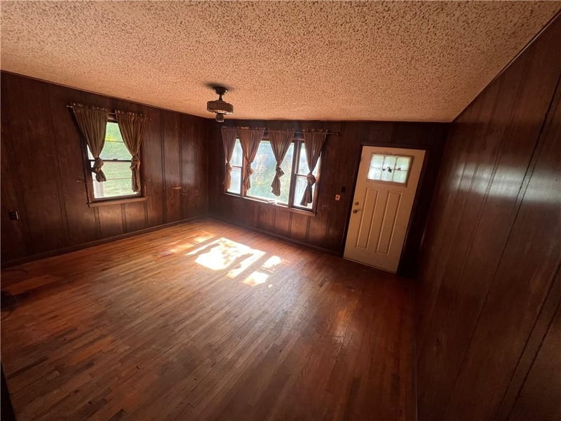 7102 55th St, Kansas City, MO 64129