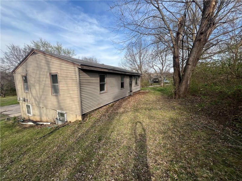 7102 55th St, Kansas City, MO 64129