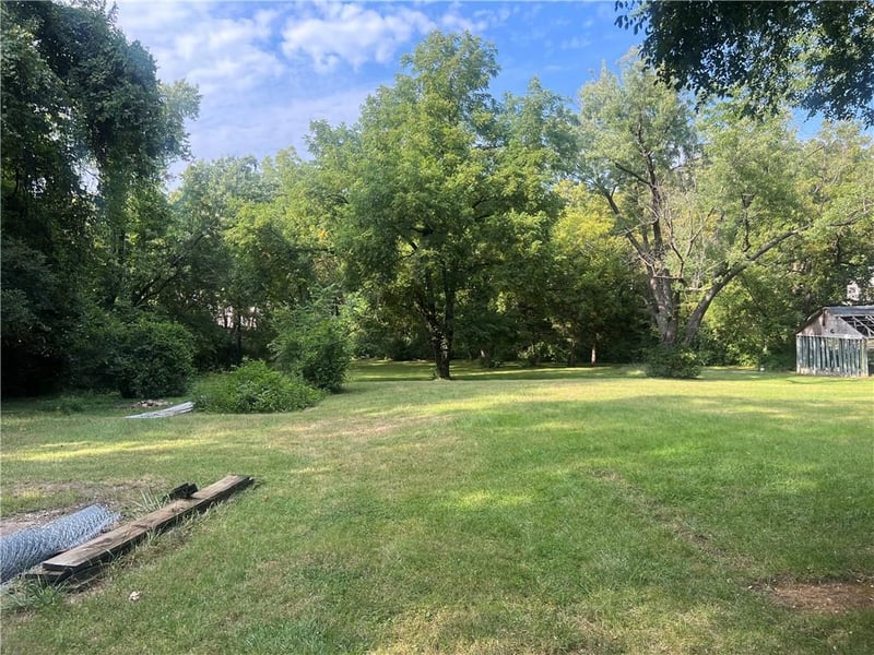 7102 55th St, Kansas City, MO 64129