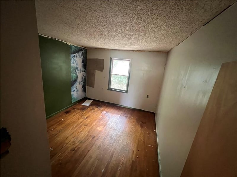 7102 55th St, Kansas City, MO 64129