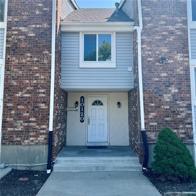 10120 96th St #A, Overland Park, KS 66212